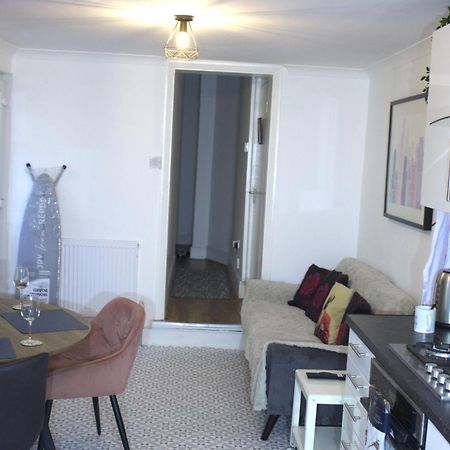 Two Bedroom Flat Near Transport & Shops Londres Extérieur photo