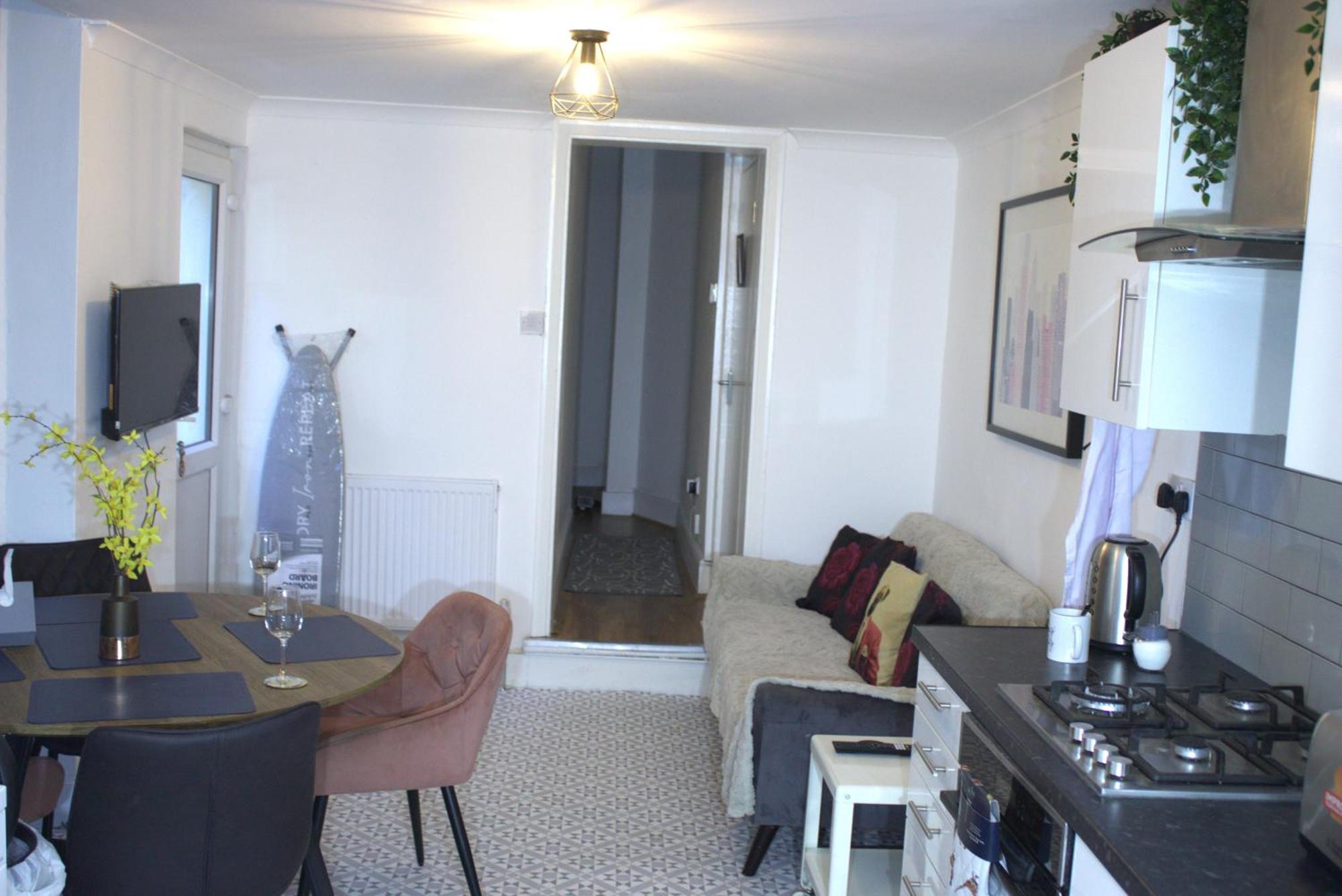 Two Bedroom Flat Near Transport & Shops Londres Extérieur photo