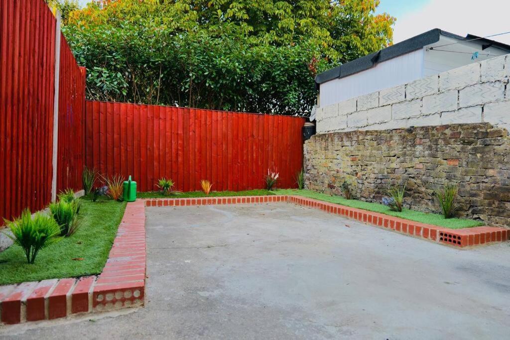Two Bedroom Flat Near Transport & Shops Londres Extérieur photo